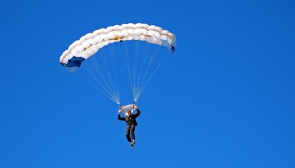 九游平台注册-家庭支持：车手家庭背后的故事和牺牲
