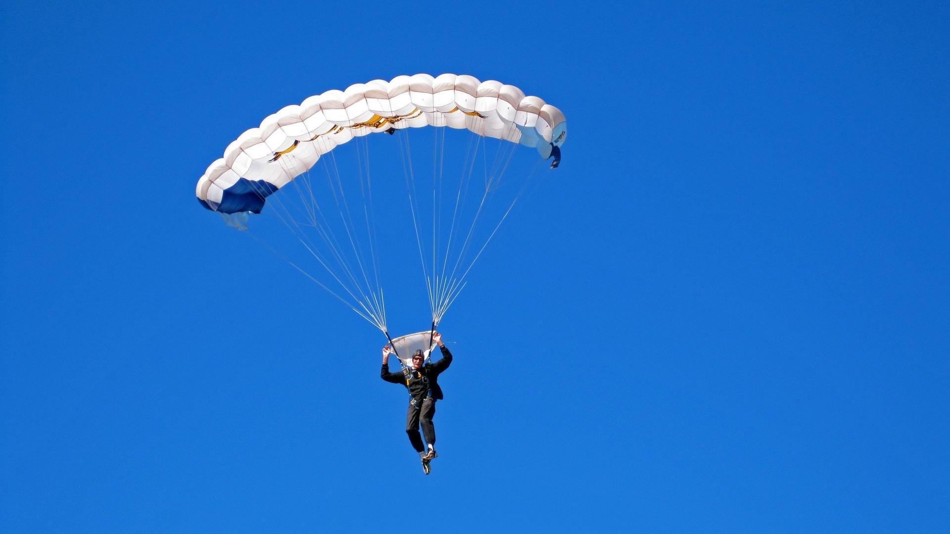 家庭支持:车手家庭背后的故事和牺牲